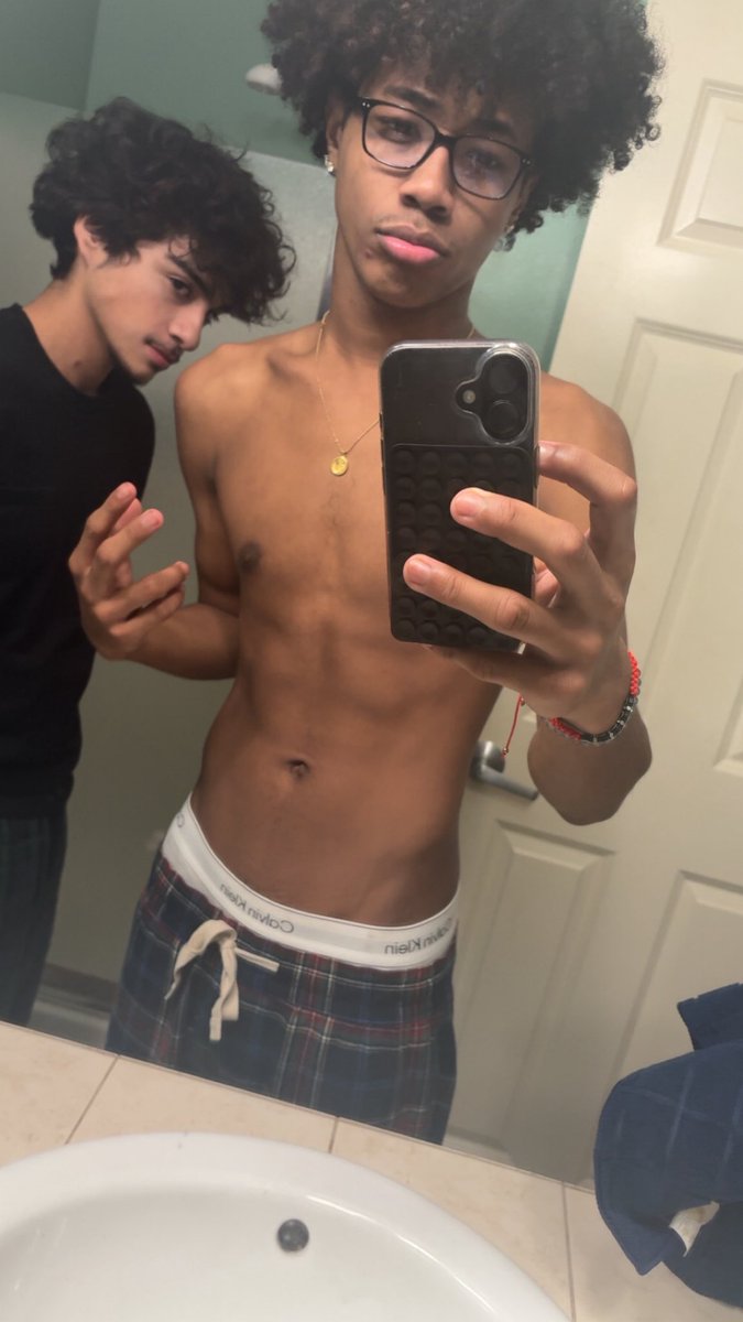 tndflix's tweet photo. were new to X what should we post?
#wataa #gay #bfs https://t.co/1CnvcspBn8