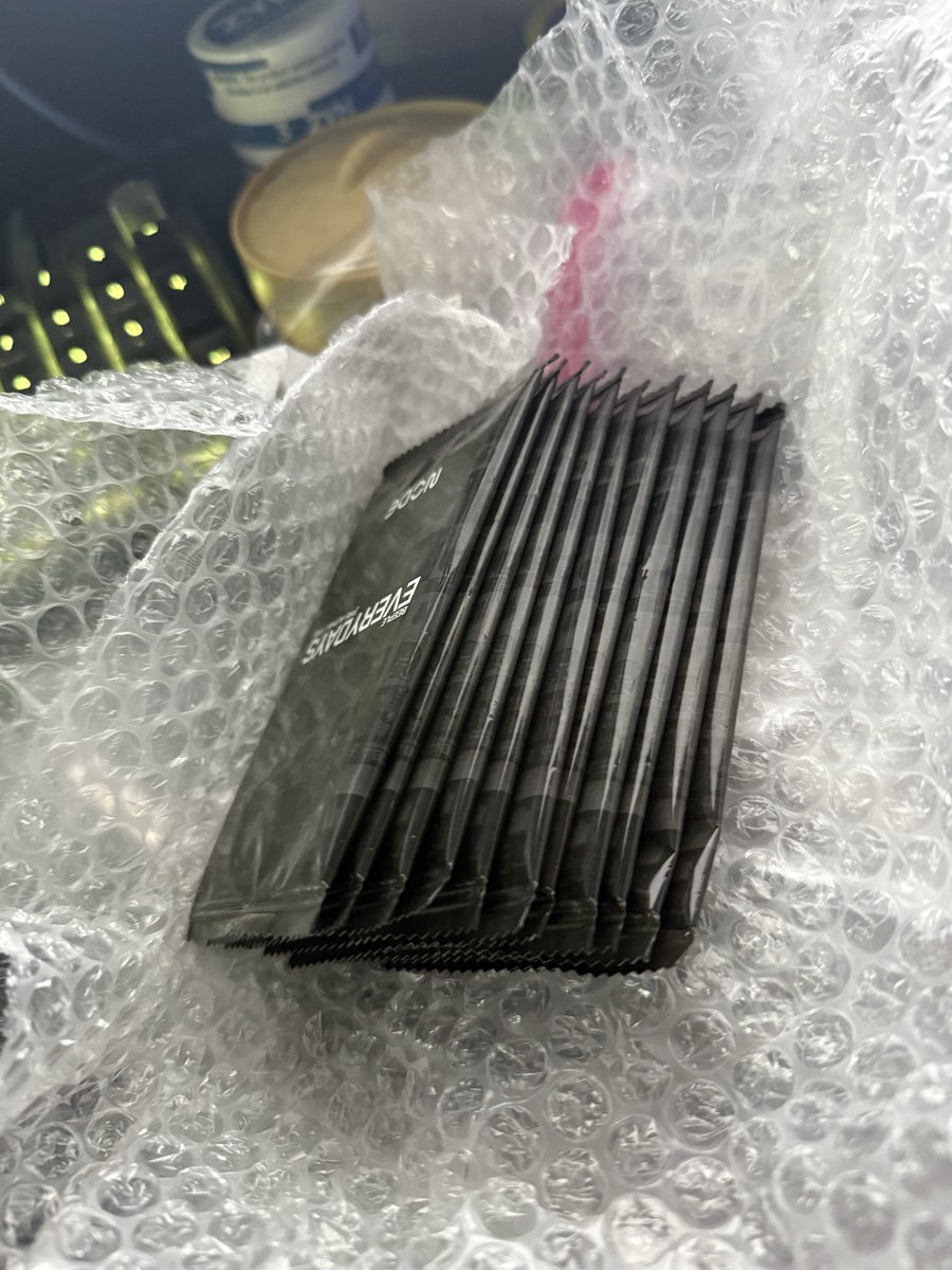 anonchain's tweet photo. BREAKING:

@BEEPLE TRADING CARDS ALERT 🚨 

There has been a trade finalized between myself and my co-conspirator @ChiefNeckbone_ 

11 SEALED BEEPLE TRADING CARD PACKS 🍆🍆🍆 

in exchange for... 

2 @Nakamigos - 

Hoodie Invisible Ninja w/ Cape 🥷 

Knicks colorway Frog 🐸 

Approx value - $4,500 

Both these collections are heating up 🔥