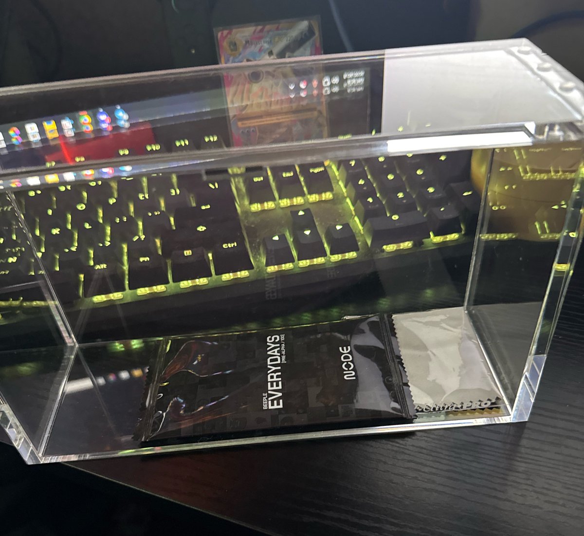 anonchain's tweet photo. BREAKING:

@BEEPLE TRADING CARDS ALERT 🚨 

There has been a trade finalized between myself and my co-conspirator @ChiefNeckbone_ 

11 SEALED BEEPLE TRADING CARD PACKS 🍆🍆🍆 

in exchange for... 

2 @Nakamigos - 

Hoodie Invisible Ninja w/ Cape 🥷 

Knicks colorway Frog 🐸 

Approx value - $4,500 

Both these collections are heating up 🔥