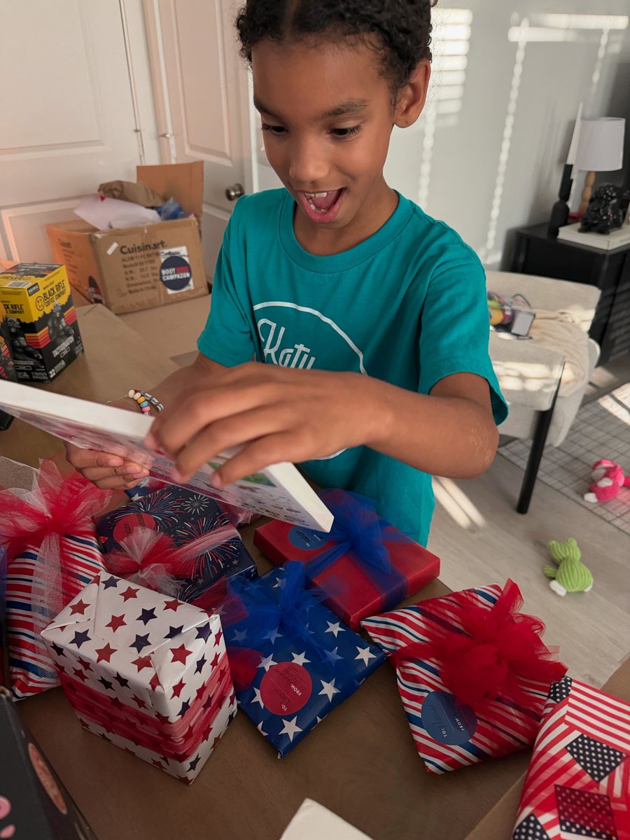 BootCampaign's tweet photo. Through our Seasons of Service Program we provide families struggling with unexpected hardship with individualized care. One family we supported this May shared, "In this challenging season of life, Boot Campaign's kindness has our kids smiling from ear to ear." ❤️🎁🇺🇸 https://t.co/q3uN5fF2hB