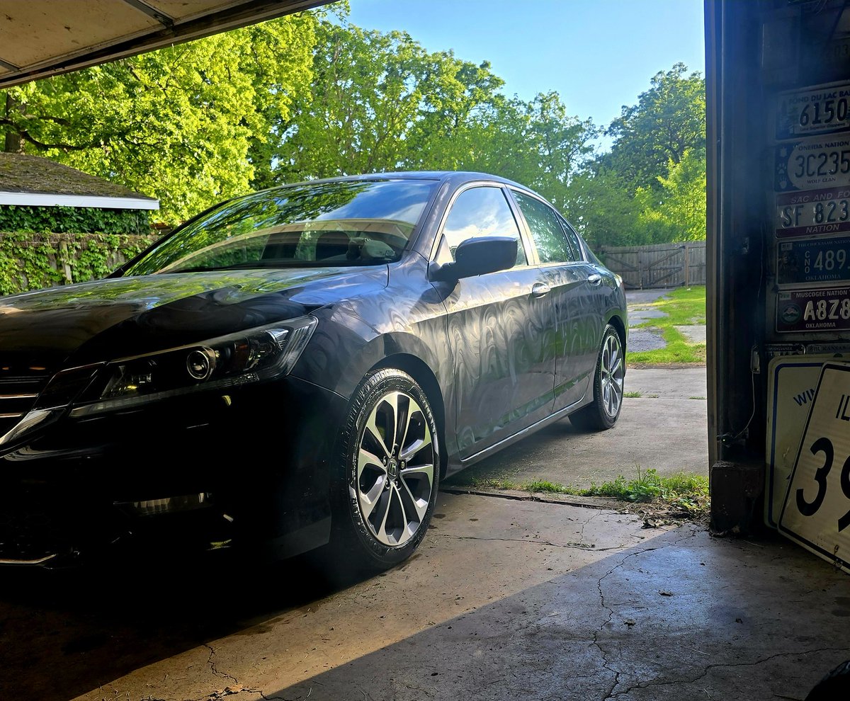 CimarronMoon's tweet photo. Ever get really high on a Tuesday night and wax your car? https://t.co/0yqLejDFGt