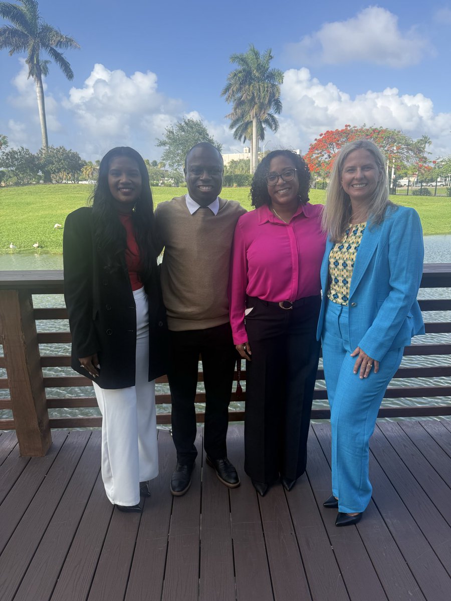 Frazier_internp's tweet photo. It was great to see the Cresthaven Summer Soar Leaders at our Leadership Cohort End-of-Year Celebration. Congratulations on completing your programs! Each of you is an awesome leader, and I’m proud of all you’ve accomplished. https://t.co/k837KkTvs4