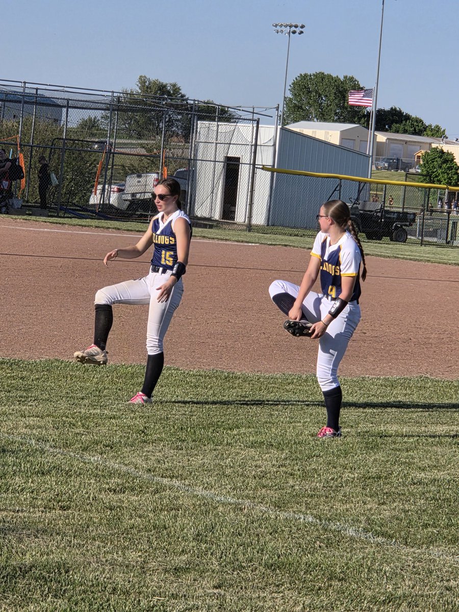 martensdf's tweet photo. From the blue oval to the ball diamond, it's time for the softball season to start and get back on the road to Ft Dodge!  #riversidesoftball #weRriverside https://t.co/JztPoAwcHJ
