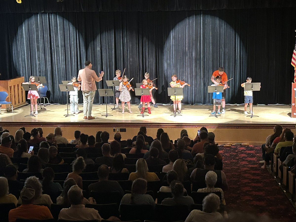 ThompsonCTSuper's tweet photo. Did You Know??

MRFES students put on a spectacular musical concert last week that included choral, concert band, strings &amp;even ukulele instrumentals?

They did ! Thanks to our outstanding elementary school music teacher, Kamden Dennis our students played an array of instruments. https://t.co/brwkGd7GMa