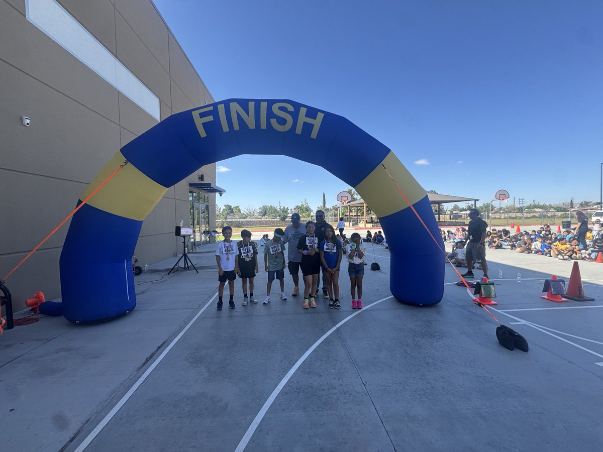 ARCIS_YISD's tweet photo. Scotsdale Cadets partnering with Eastwood Cross Country. 📣

Kudos to Eastwood Coach Mclain for a great day of mentorship with our athletes. 🏃‍♂️🏃‍♀️

Building future runners for our community. Trooper Clap 👏 

#CadetsExcel https://t.co/oxIoc0c9F1