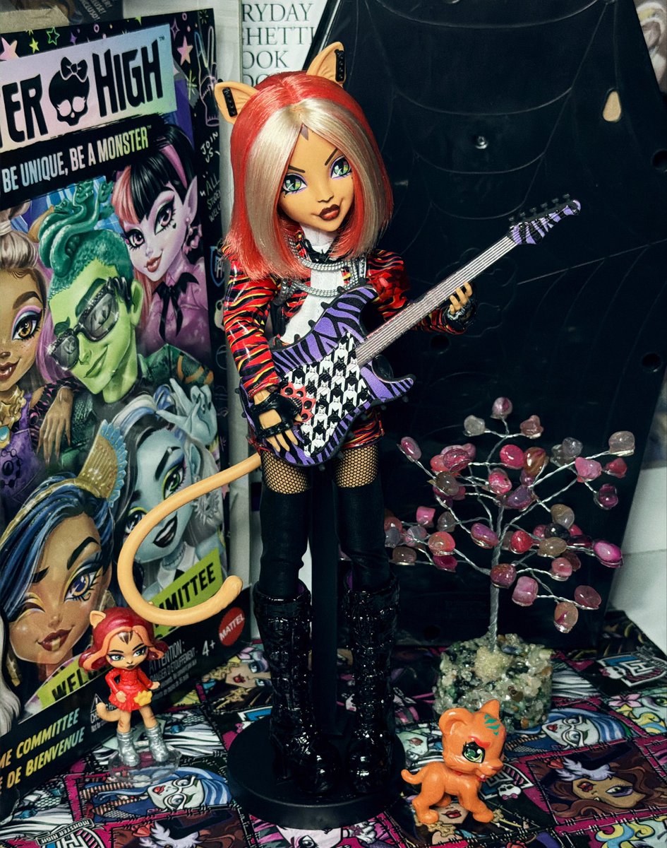 lagoonaplnk's tweet photo. I’m a Hex Girl” https://t.co/0aeLCHsI3W