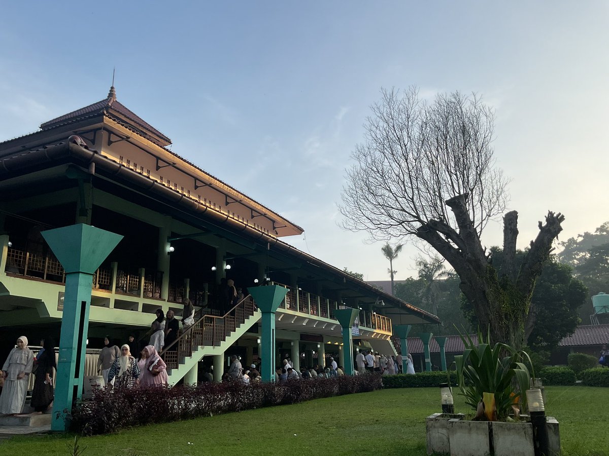 _Loollaby's tweet photo. selamat lebaran dari masjid ui🤍 https://t.co/hH7TcyEVBV