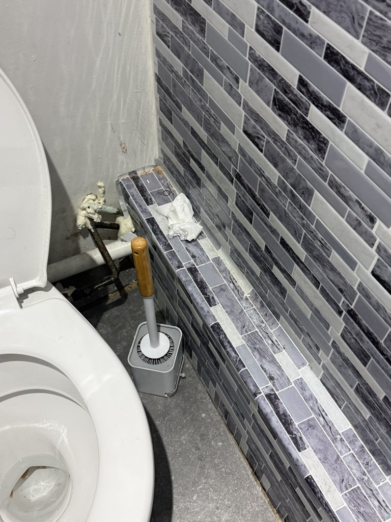 AshwinButani's tweet photo. First impressions at Gujarat Express Harrow. This overflowing rubbish bin packed with old takeaway containers is sitting wide open right at the front entrance, alongside messy floors. Not what you expect from an establishment claiming a 5-star council hygiene rating. #FoodHygiene https://t.co/xubMuwhw5I