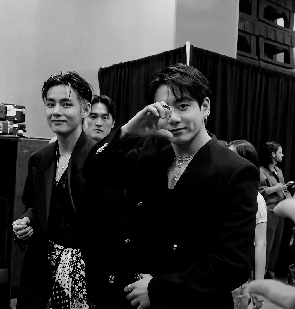 detailofkookv's tweet photo. Good morning everyone 🤍 https://t.co/9uooGiNdjP