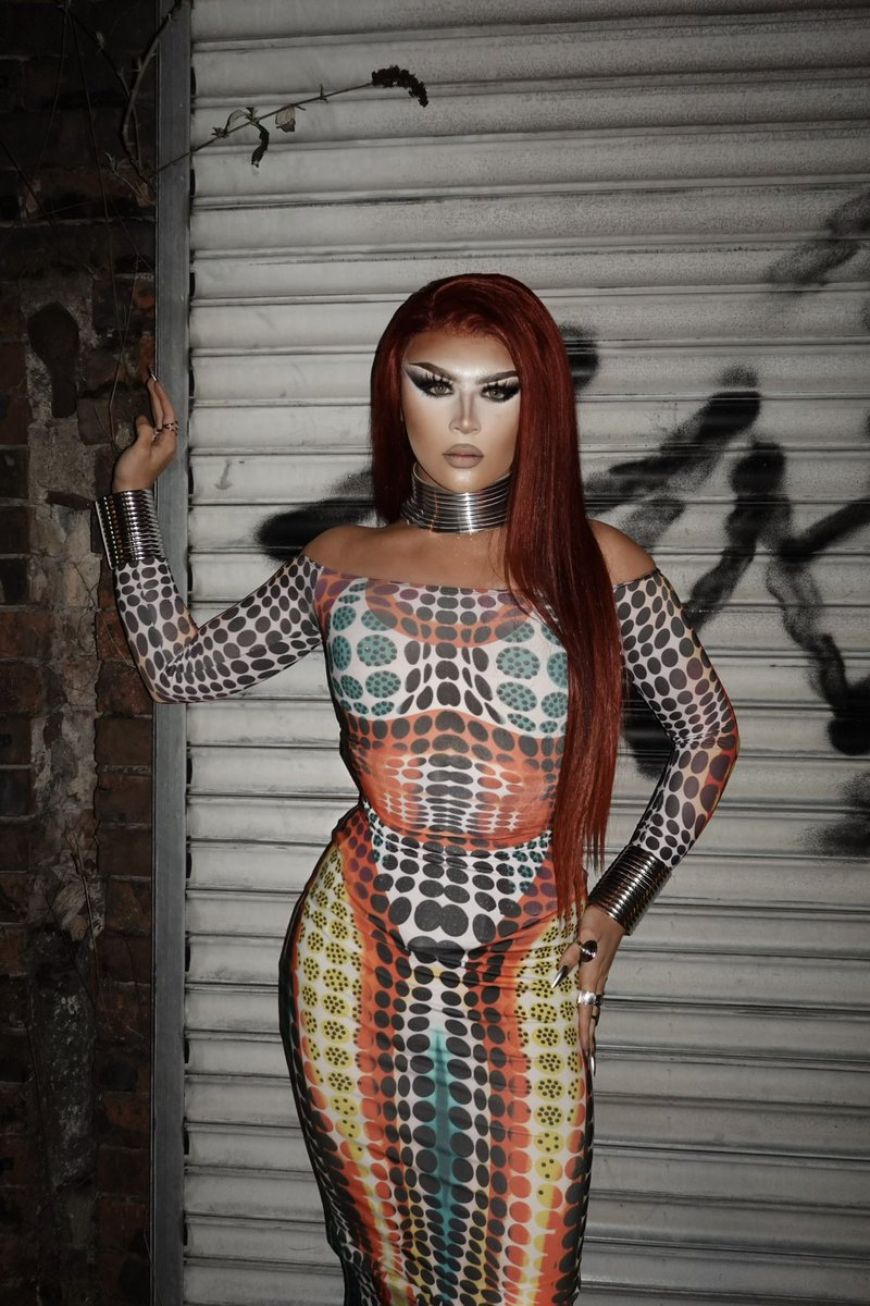 viola_stone_'s tweet photo. Feel like I should sooo get back into twitter….anyways here’s some recent gorgey looks I’ve been turning 😋💞💋💫
#drag #dragqueen https://t.co/x01rFXXgUX