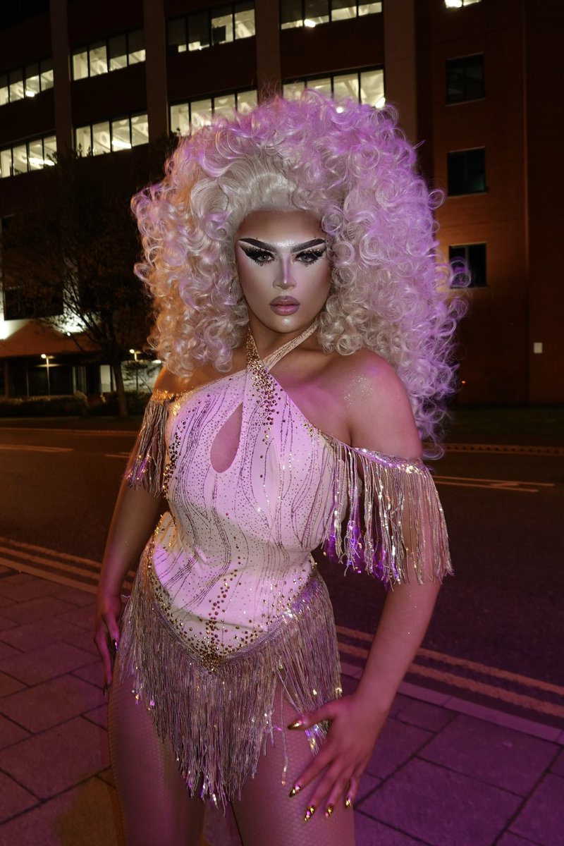 viola_stone_'s tweet photo. Feel like I should sooo get back into twitter….anyways here’s some recent gorgey looks I’ve been turning 😋💞💋💫
#drag #dragqueen https://t.co/x01rFXXgUX