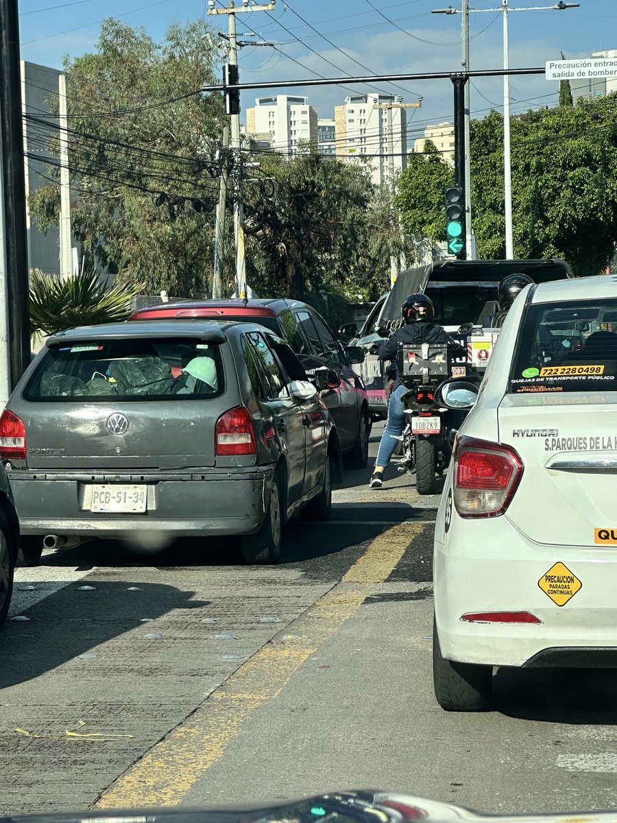 Amy_L14's tweet photo. Hola @RominaCDV , las patrullas son las primeras en no respetar la fila en Palo Solo, ayuda 🙃 https://t.co/rHqwwYwAhx