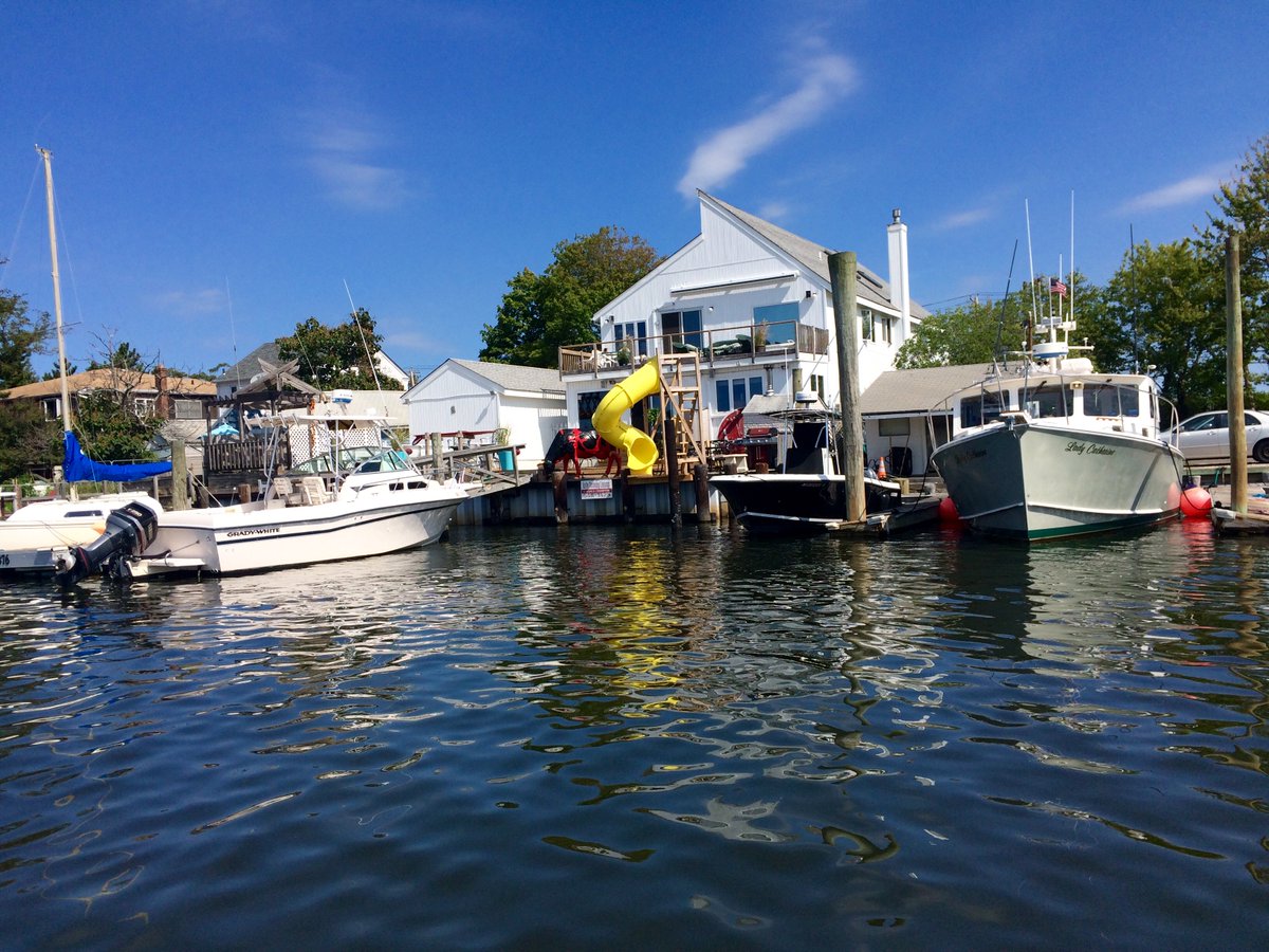 BoatingOnLI's tweet photo. Reason #16 why boating is terrific: You can see spectacular homes hidden from street view! https://t.co/p9eRcRnWUF