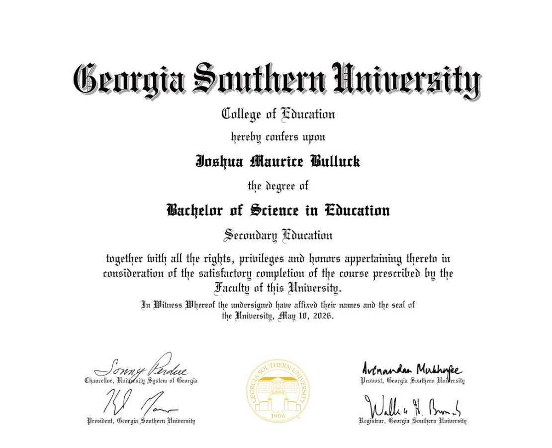 itsjaymaurice's tweet photo. Mr. Got his degree #grad26 #gsu https://t.co/RzogmPWW87