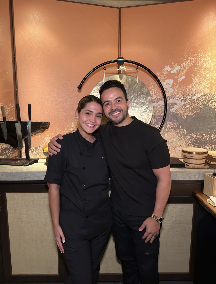 MikulasSolana's tweet photo. @LuisFonsi Un sueño cumplido 🥹❤️ ahora solo me falta ir a verte a un concierto 🫶🏽 https://t.co/OqK7hIYSbo