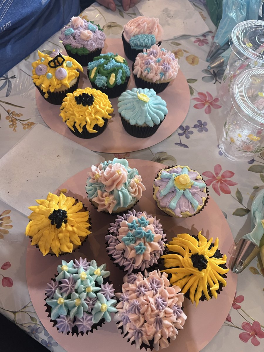 RDPK81's tweet photo. Cupcake decoration isn’t my new calling, but we had fun. https://t.co/s7mg1nF6qq
