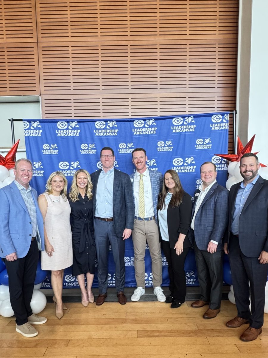 simmons_bank's tweet photo. Congratulations to Tricia Wilson and Justin McCarty on graduating from Leadership Arkansas!
We’re proud of how they continue to grow as leaders and thankful to President &amp; CEO Jay Brogdon for representing Simmons Bank as the event’s keynote speaker. https://t.co/X5f3XL4OJ7