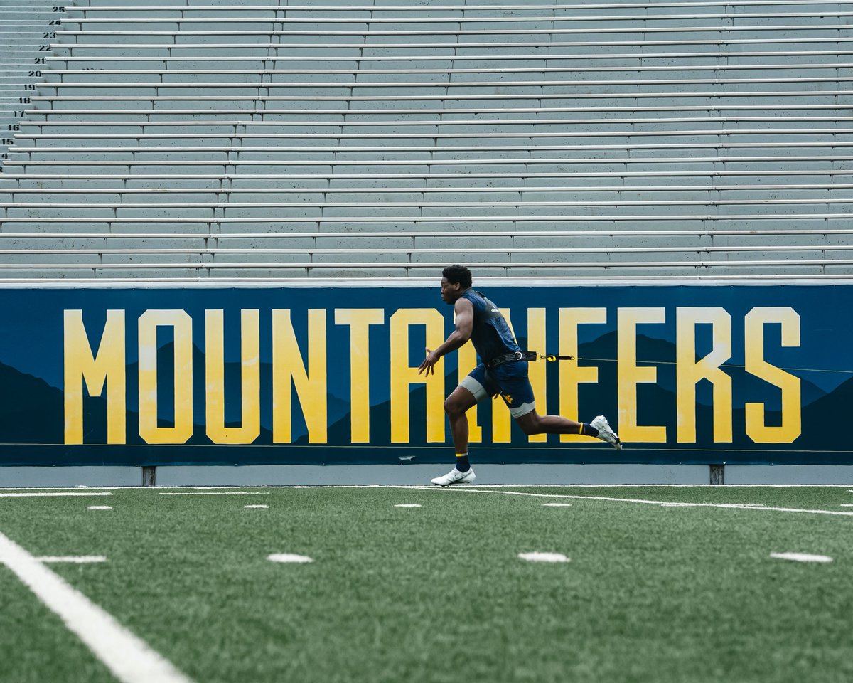 WVUfootball's tweet photo. Back at it 💼 https://t.co/IbkdZZKN8h