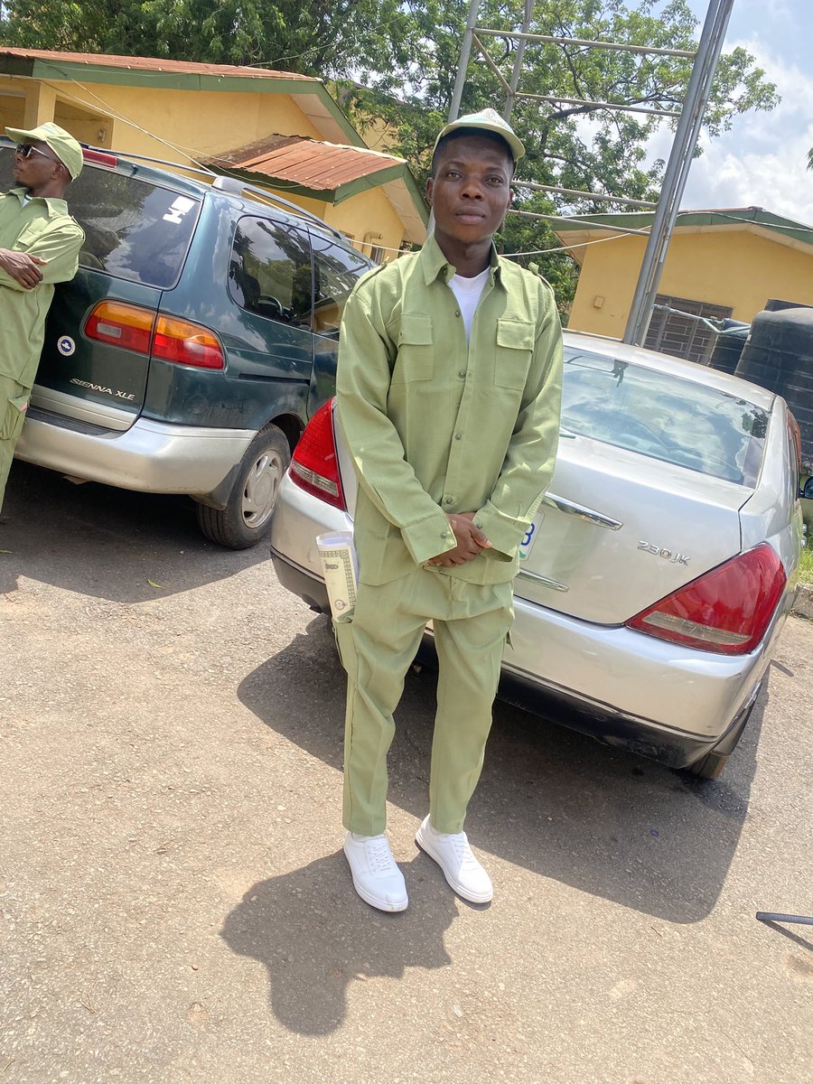ALIUAFEEZ10's tweet photo. Done serving Nigeria. lol 😅 NYSC by the way https://t.co/quxtxSbm0X