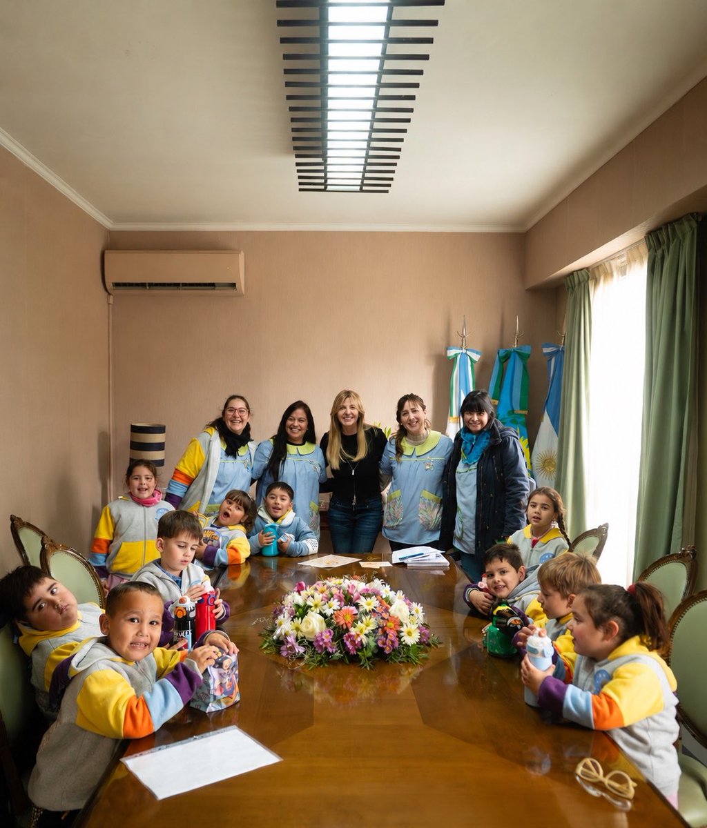 marisafassi's tweet photo. ¡Felices 50 años al Jardín N° 902 de Buen Pastor! 🎉

Qué alegría recibir a alumnos, docentes y familias de esta institución tan querida y compartir un maravilloso encuentro juntos.

Gracias a cada seño, auxiliar y a toda la comunidad educativa que, desde hace tantos años, acompaña con amor y compromiso la formación de los más chicos.
