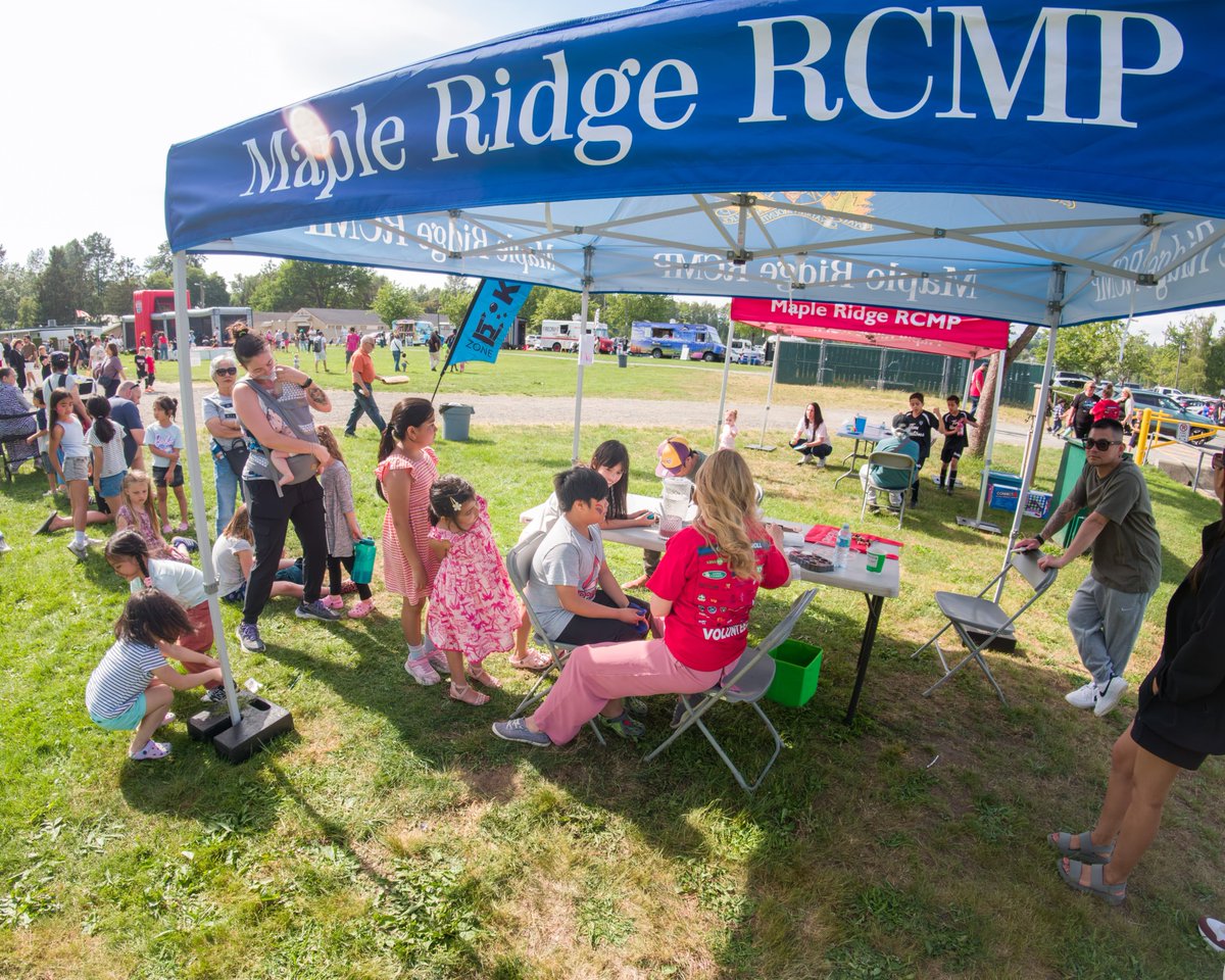 RidgeRCMP's tweet photo. A few of our favourites from this past weekend's Cst. Rick O'Brien Joint Forces Jamboree. Thank you to all the organizers, volunteers, exhibitors, special guests, and hockey players for their support. Rick would be proud. See you next year!! 👮🧑‍🚒🧒🏒🥳
@YourMapleRidge #MapleRidge https://t.co/dtUE56YM5k