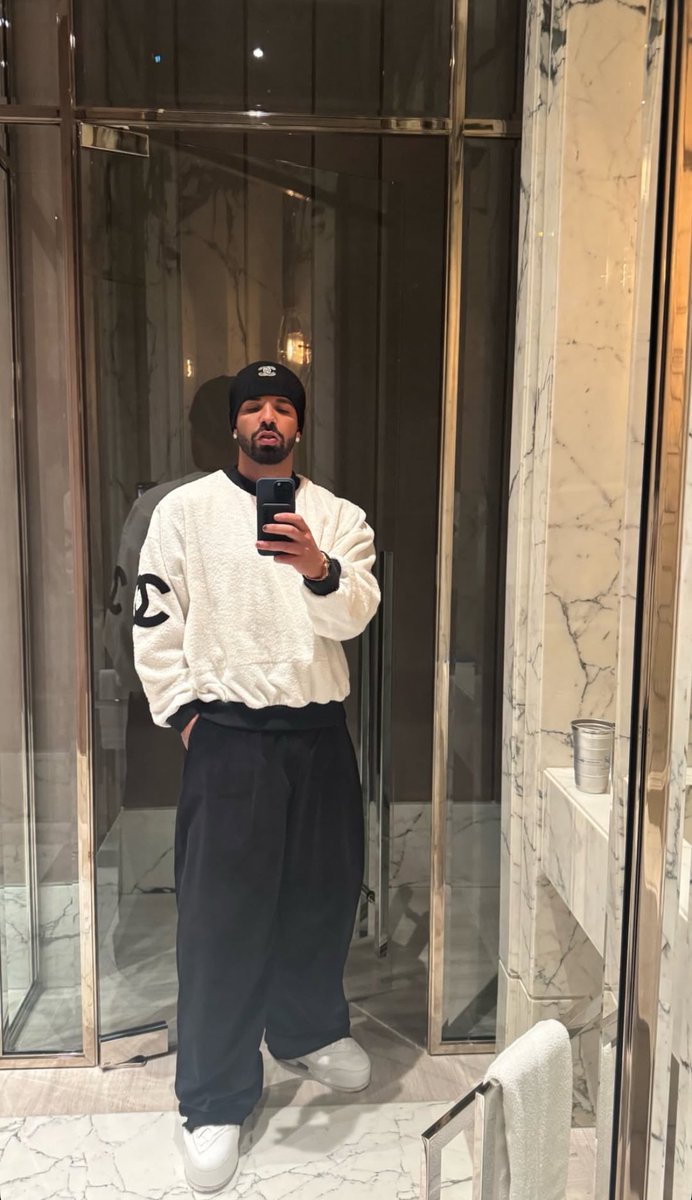 hourly drake tweet media