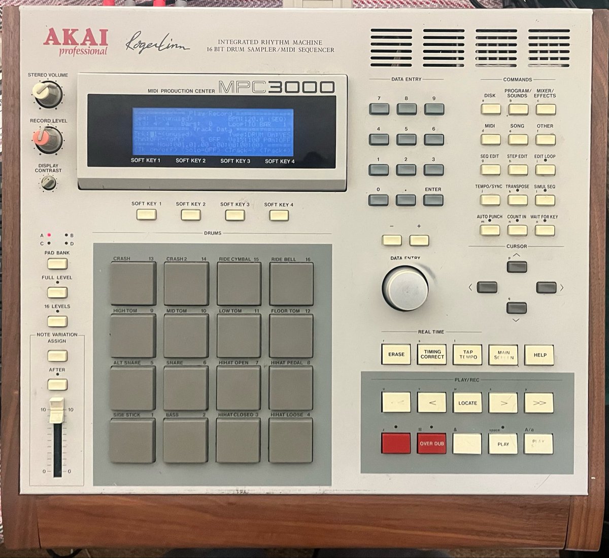phdirac's tweet photo. .@mpcstuff MPC3000 LED upgrade (Before and After) https://t.co/dQffUjwzet