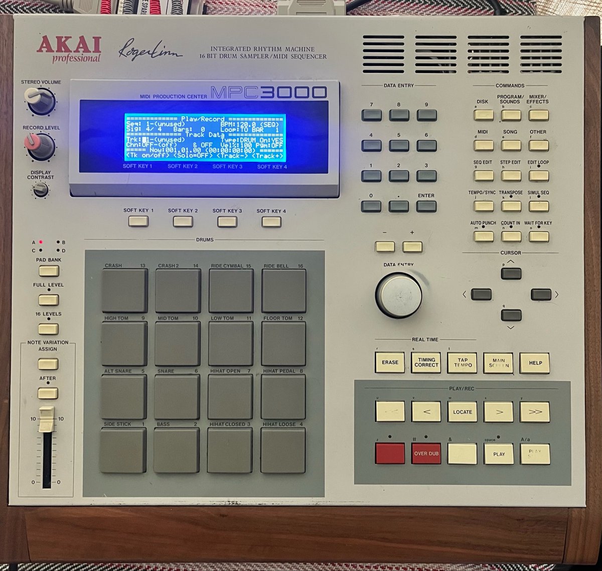 phdirac's tweet photo. .@mpcstuff MPC3000 LED upgrade (Before and After) https://t.co/dQffUjwzet