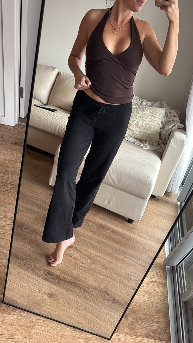 EntitledElena's tweet photo. Was taken down for a hot minute 😅 she’s backkkkk. You need to show me how much you missed your goddess. https://t.co/TPC7NmmJgd