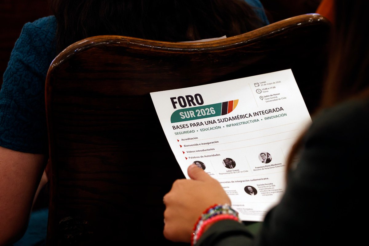 uchile's tweet photo. Encuentro internacional: Foro SUR @ieiuchile @AgendaCAF 2026 reunió a autoridades, academia y sector privado para debatir el futuro de la integración sudamericana https://t.co/XluDf1X5op https://t.co/YEugLt8VFJ