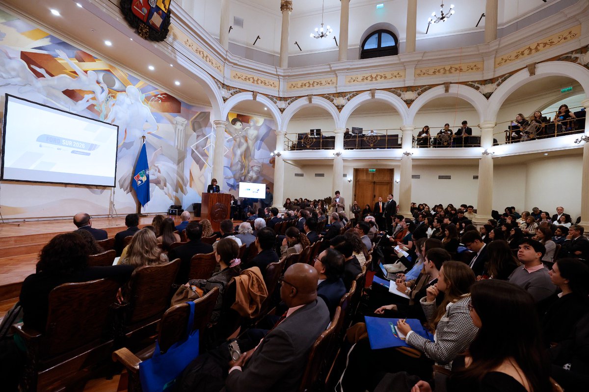 uchile's tweet photo. Encuentro internacional: Foro SUR @ieiuchile @AgendaCAF 2026 reunió a autoridades, academia y sector privado para debatir el futuro de la integración sudamericana https://t.co/XluDf1X5op https://t.co/YEugLt8VFJ