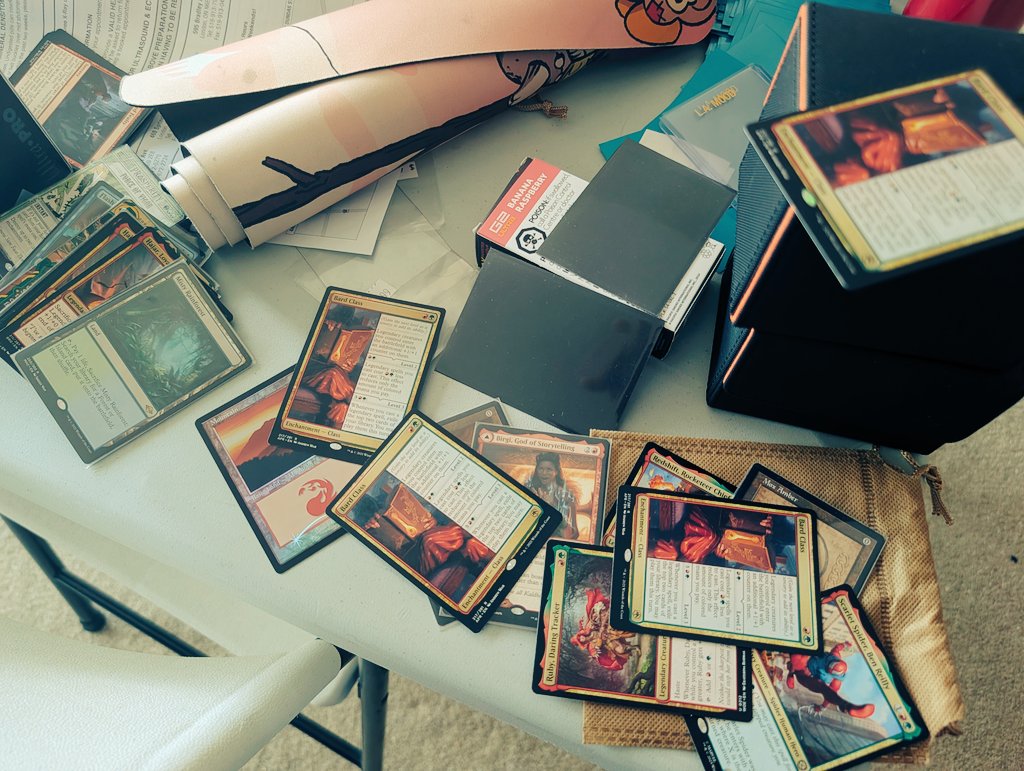 A_Wet_Box's tweet photo. Me and the cards that I love https://t.co/NHiJQarDv9