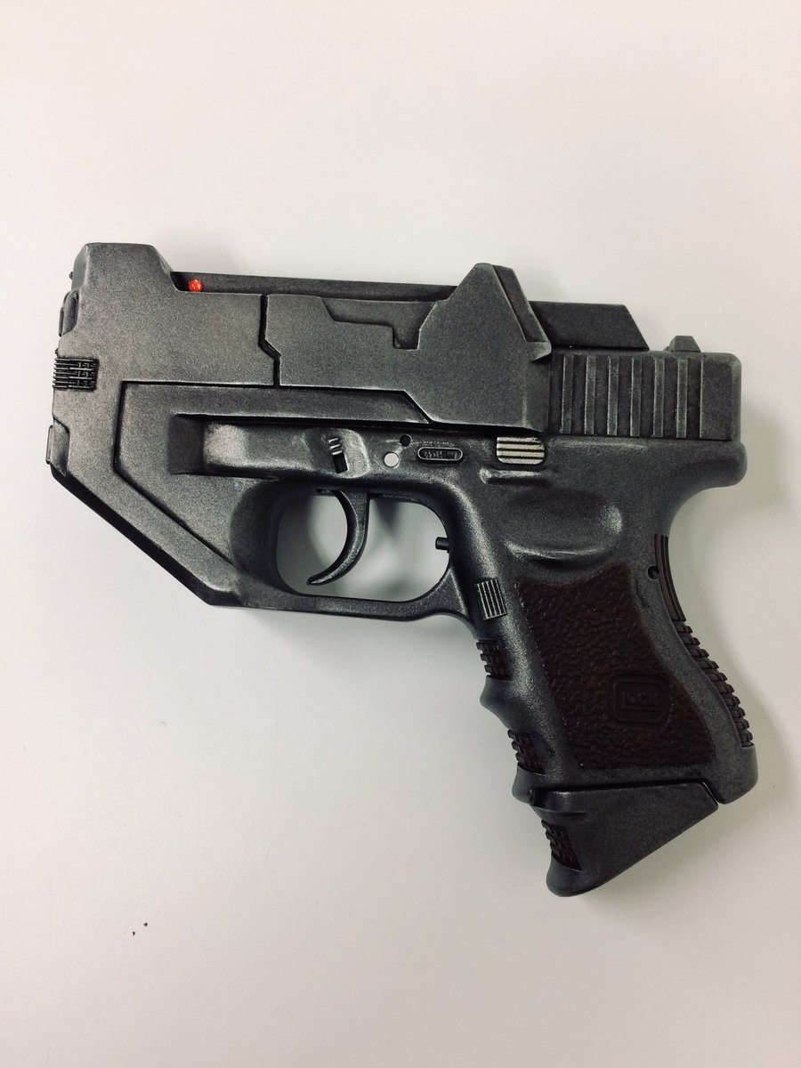 DETECTIVE_JURI's tweet photo. #星新一ドラマ #生活維持省
前回観た時に #プロップガン を特定

東京マルイ製ニュー銀ダンエアガンをベースに製作されている。 https://t.co/Dz1iXmHFRD