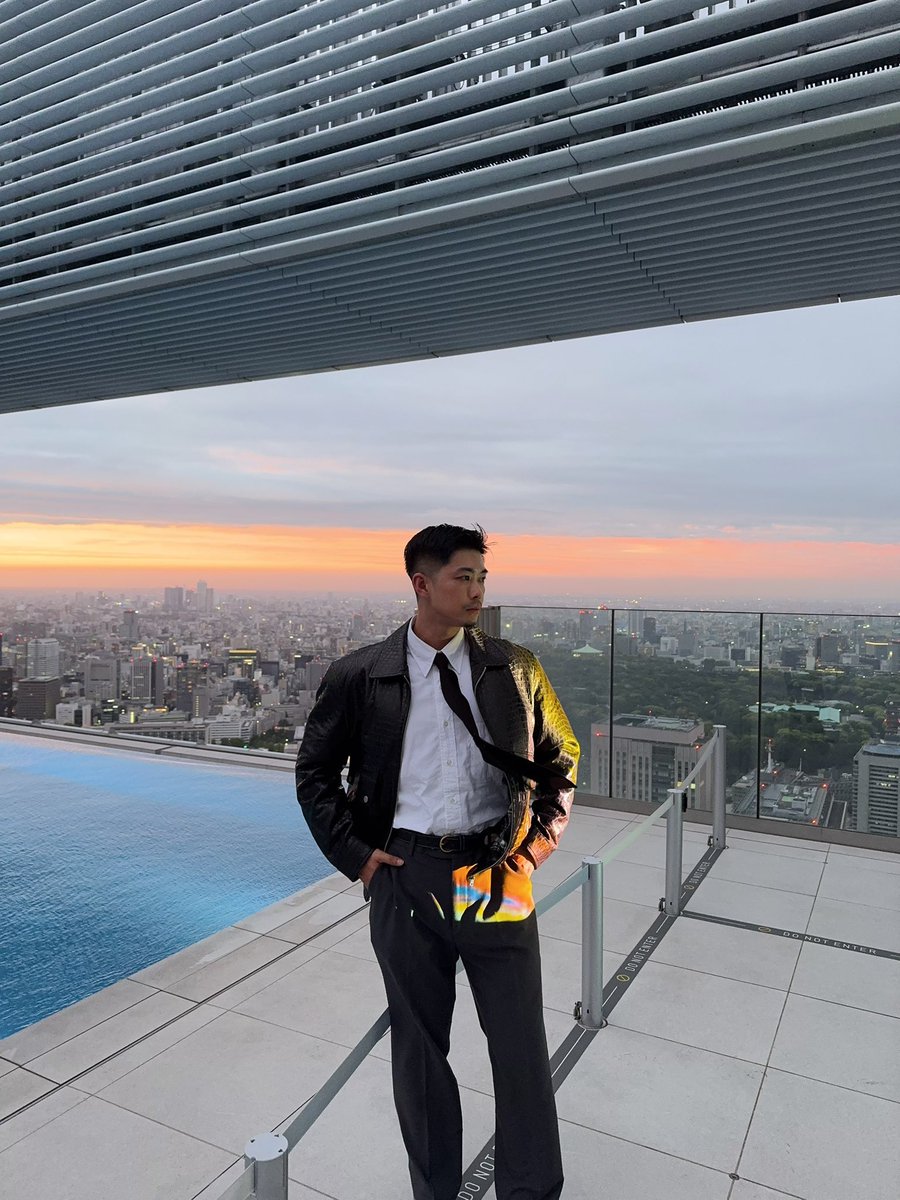 asuitedguy89's tweet photo. 作为正装英语老师，最近想开一个深圳的免费英语角活动课。每周末一次。人数大概不超过八人。感兴趣的可带脸照加我。只要不是老胖丑，而且是1或者S都可加我。感兴趣的加V 18627711255。添加时备注英语角或者1s方便通过 https://t.co/Xhc2hWdQdd