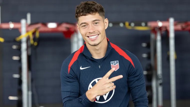 illuminatithoti's tweet photo. 🤔

Ok just curious Bradley spent a lot of his career in mls and had a successful time with the @usmnt. To be honest berhalter is probably more talented then Bradley, does Sebastian get more hate because of who his dad is? #USMNT #WORLDCUP2026
#USA https://t.co/L2R01SoGvl