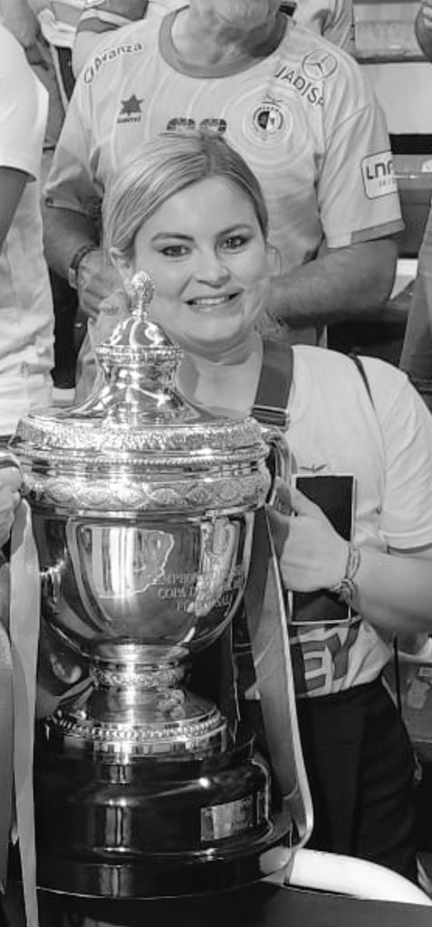Almuc8's tweet photo. Estaba empezando a asimilar la copa de España y ahora el equipo lo vuelve a hacer( en proceso de asimilar de nuevo) 💛💚🏆👑 https://t.co/A569fM8MNv