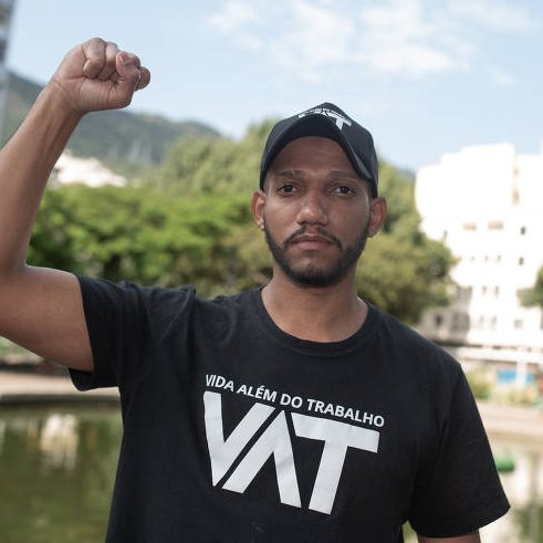 republiqueBRA's tweet photo. 🗳️ 🇧🇷 Rick Azevedo, fundador do Movimento Vida Além do Trabalho (VAT), anuncia oficialmente sua pré-candidatura a deputado federal pelo PSOL no Rio de Janeiro. https://t.co/pg4vJPs1yj