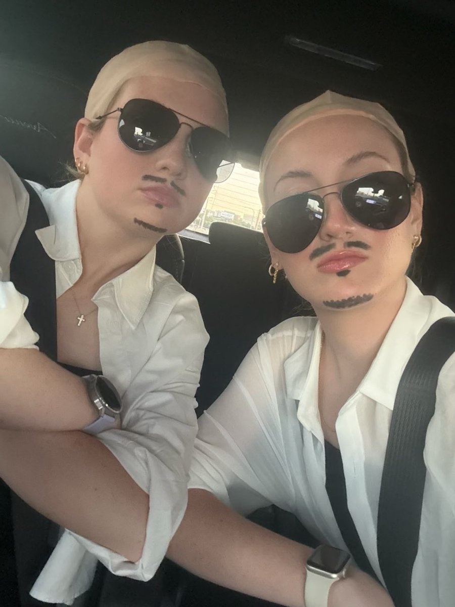 Heather_doss_22's tweet photo. @pitbull #imbacktour https://t.co/OWrBHRHmC7