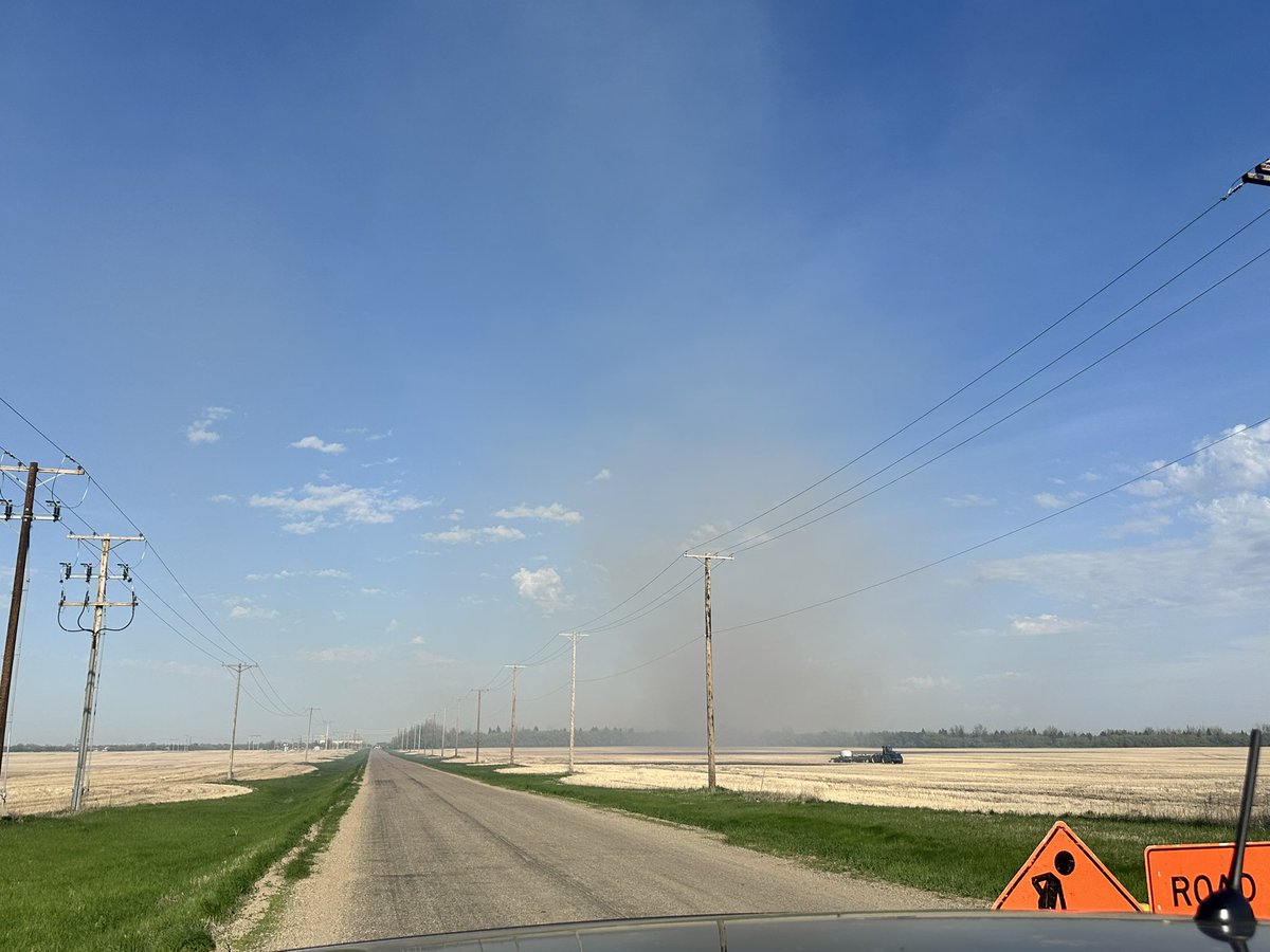 libby_gray9's tweet photo. @CKOMNews The grassfire as of 5:48 p.m. at Township Road 364 and Range Road 3064: https://t.co/5R1Ihl52Vj