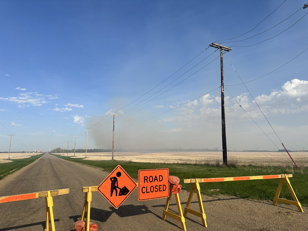 libby_gray9's tweet photo. @CKOMNews The grassfire as of 5:48 p.m. at Township Road 364 and Range Road 3064: https://t.co/5R1Ihl52Vj