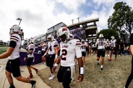JacaidendDavis's tweet photo. After a great conversation with @CoachA1P, I’m blessed to receive an offer from UIW!
@UIWFootball

@CoachSanders5_ @coachjohnking @Lobo_Football @ETX_Gameday 
@samspiegs @247recruiting https://t.co/RnyX2jyFSd