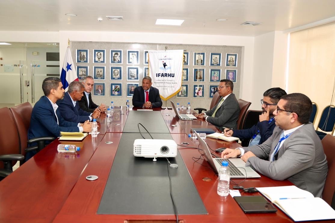 CONEPPanama's tweet photo. El #CoNEP, representado por su Presidente Gabriel Diez Montilla, participó en una reunión técnica junto al #IFARHU para impulsar un análisis sobre las necesidades del talento humano en las distintas provincias del país. 🇵🇦

La iniciativa busca fortalecer la alineación entre la formación académica, el mercado laboral y el desarrollo regional, promoviendo una asignación estratégica de becas y oportunidades educativas.

#ConsejoNacional #CoNEP #Educación #TalentoHumano