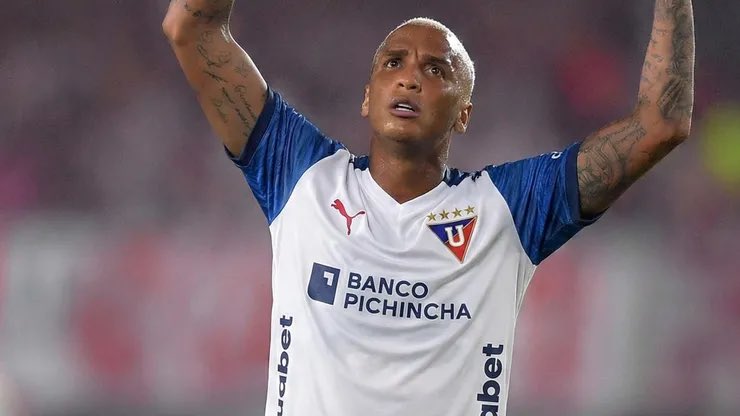 LiguistasGye_'s tweet photo. SIGAN HABLANDO.. 

EL TIPO SEGUIRÁ TRABAJANDO Y CALLANDO BOCAS! 

GIGANTE DEYVERSON SILVA 🇧🇷❤️ https://t.co/HA1uhFPJFk