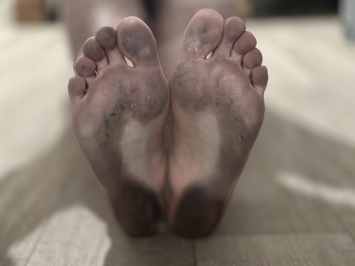 immer_barfusser's tweet photo. Enjoy my barefoot life https://t.co/Lb8XZS1ohu