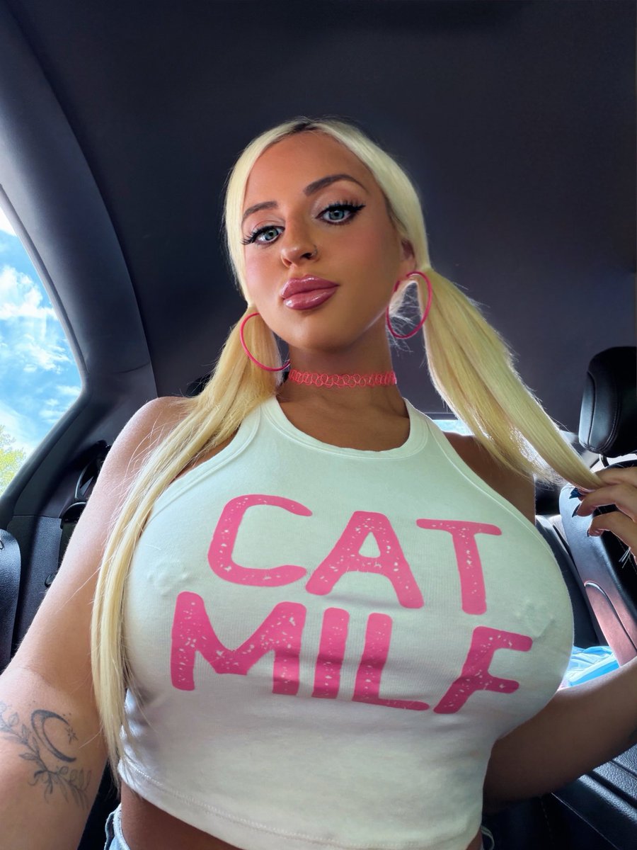 ginadarlingxox's tweet photo. Cat milf https://t.co/bA7ZnvKYSL