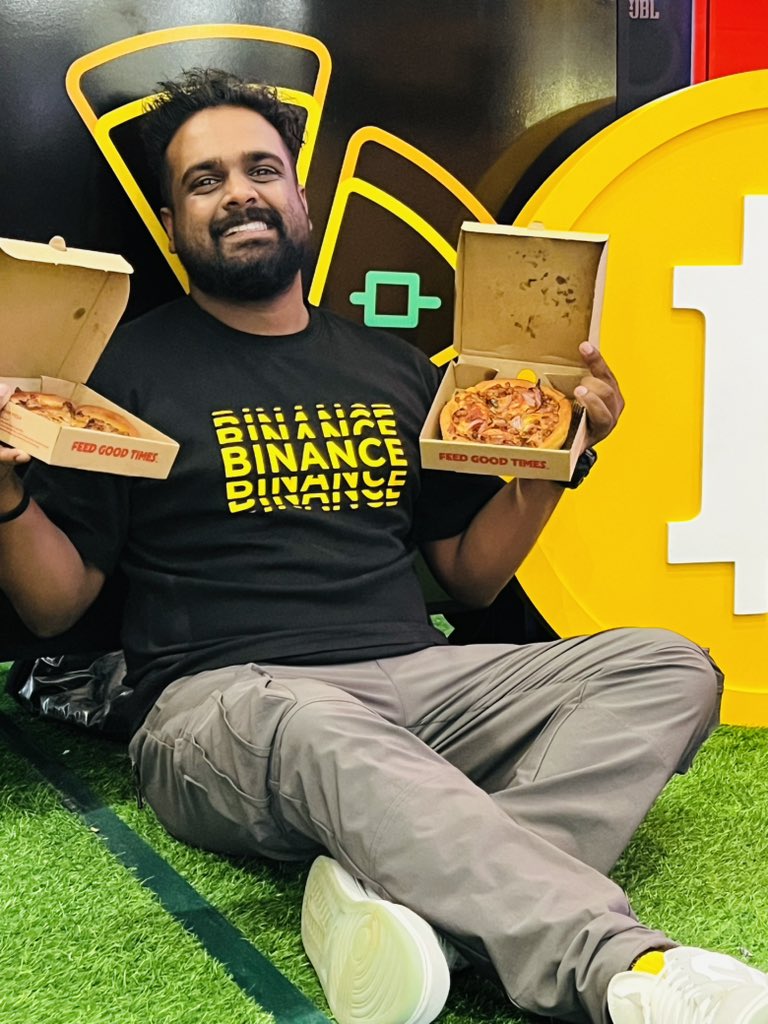 Laiya007's tweet photo. A slice of pizza, a touch of crypto, and memories that’ll last forever 🍕✨
Happy Binance Pizza Day!
#BinancePizza   #BinancePizzaDayLk
#SriLanka 🇱🇰🇱🇰🇱🇰🇱🇰 @binance @BinanceAngels https://t.co/XJ4NxRrtDI