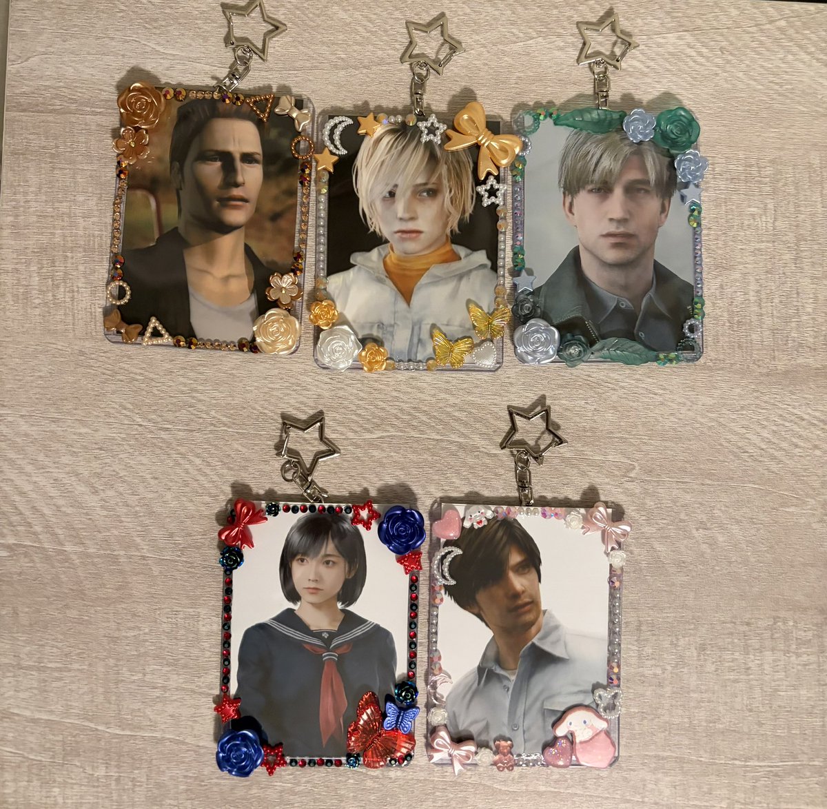 mangohexart's tweet photo. NEW silent hill protagonist toploader keychains.
Is there any others I should add :0? If a character you like is sold out don’t worry I restock often it might not look exactly the same.
#silenthill #toploader https://t.co/Y0pBZUqFr9