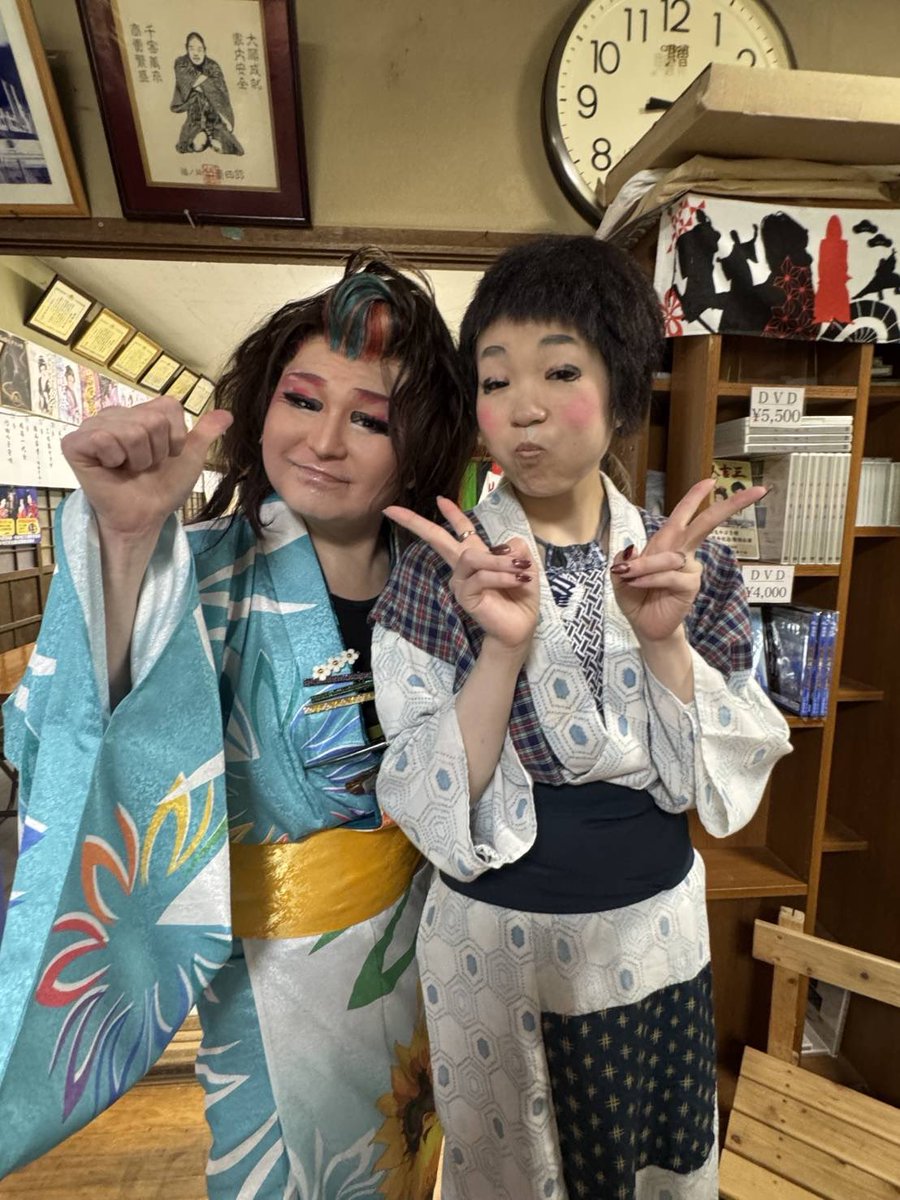 misakikanta's tweet photo. 寛太祭りパートⅣ（奥ちゃま編）

お客様から頂いた写真❗️
舞踊中台車に乗りっぱなし【全く踊ってません）🤣
どのショットもテンション爆あがりの奥ちゃま😅
奥ちゃまとも仲良くしてくれる妃咲劇団のお客様に心から感謝です😂
#妃咲劇団
#船生かぶき村
#岬寛太
#子連れ狼 https://t.co/7jqHkjXrQW