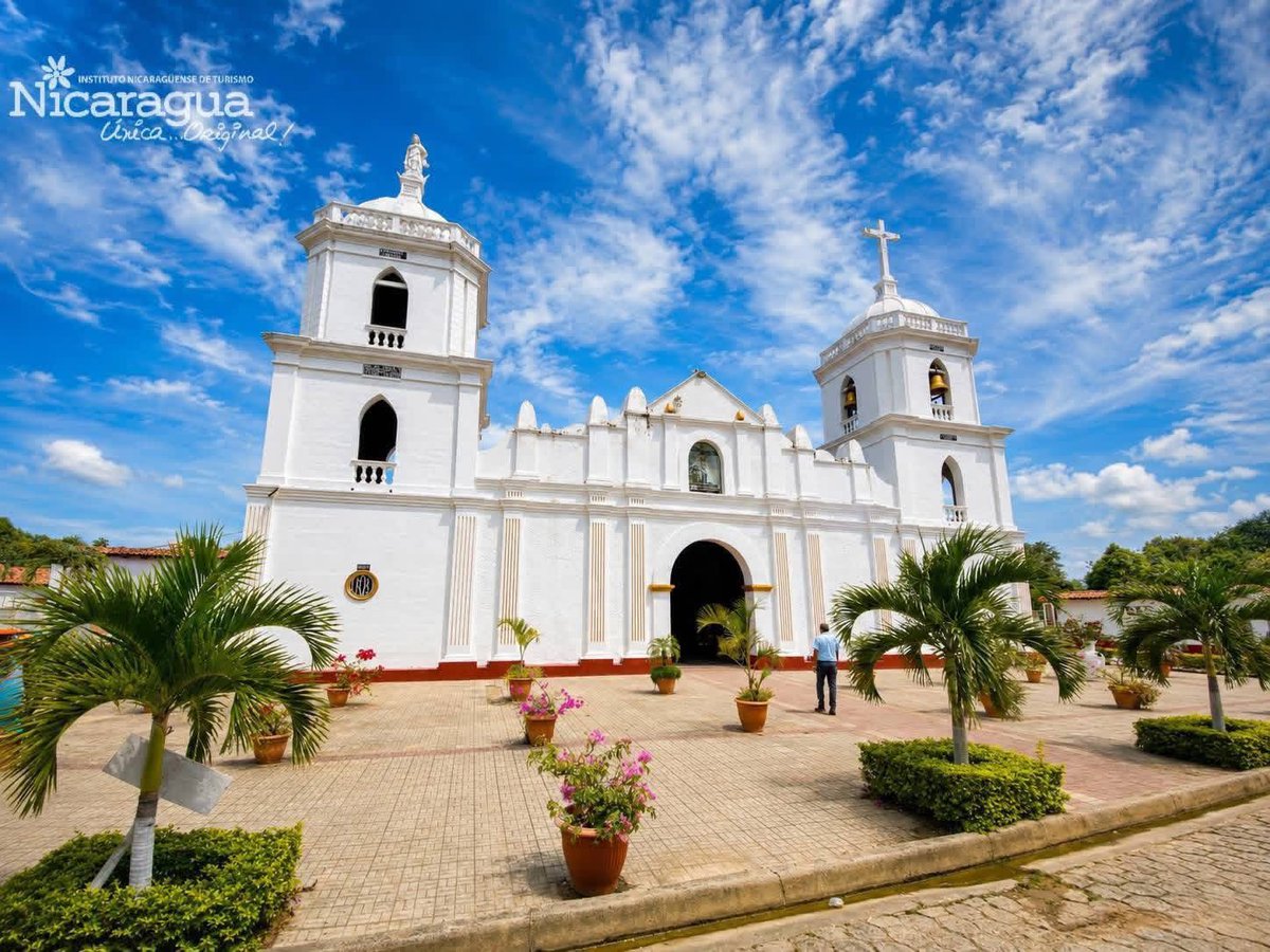 letsknownic's tweet photo. ✨ Ciudad Antigua y el majestuoso Santuario Señor de los Milagros ⛪🤍

Un rincón lleno de historia, fe y tradición, donde cada calle y cada paisaje reflejan la esencia colonial de Nicaragua. 🇳🇮✨ 

#ConozcamosNicaragua https://t.co/jXLAxaEZSW