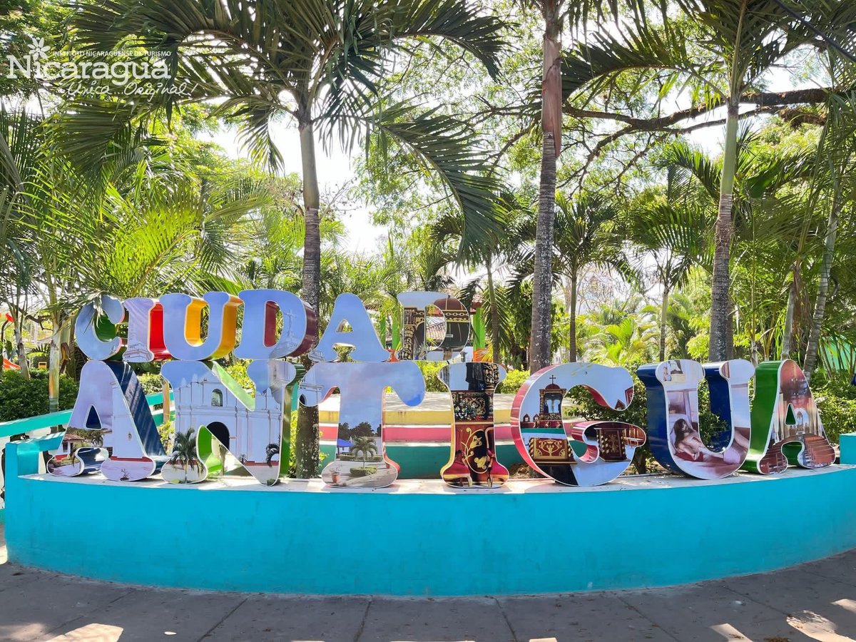 letsknownic's tweet photo. ✨ Ciudad Antigua y el majestuoso Santuario Señor de los Milagros ⛪🤍

Un rincón lleno de historia, fe y tradición, donde cada calle y cada paisaje reflejan la esencia colonial de Nicaragua. 🇳🇮✨ 

#ConozcamosNicaragua https://t.co/jXLAxaEZSW